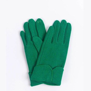 Sarta, Green Scalloped Edge Gloves